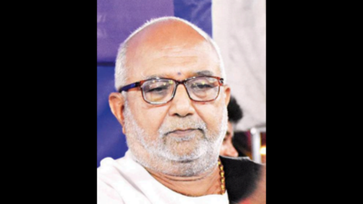 Vadodara: Miffed at messed-up venue, reveller pelts stone at famed folk singer