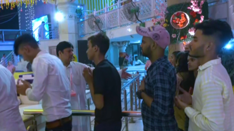 Delhi: Devotees flock to Jhandewalan Devi Temple on fourth day of Navratri