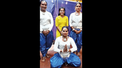 Mangaluru: 3 transgenders perform at Dasara event