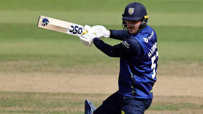 Durham hit with 10-point penalty for Maddinson's oversized bat