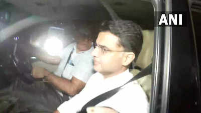 Sachin Pilot reaches Sonia Gandhi's residence for meeting