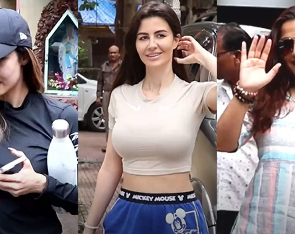 
#CelebrityEvenings: From Malaika Arora to Vidya Balan, Bollywood celebs spotted in Mumbai
