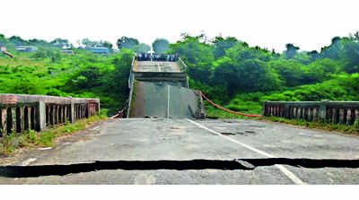 Nandurbar: Bridge Linking Nandurbar To Gujarat Collapses, No Casualties ...