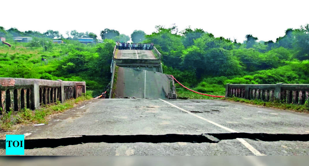Nandurbar: Bridge Linking Nandurbar To Gujarat Collapses, No Casualties ...