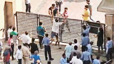 Ghaziabad: Amid rift in society, bouncers & security guards come to blows