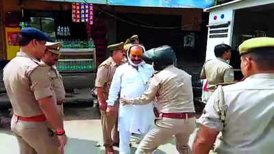 Vijay Mishra frisked by Kashi cops before reaching court
