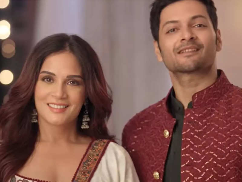 Ali Fazal Mehendi Ceremony Groom To Be Ali Fazal Shows Off His Moves At His Mehendi Ceremony Dances To Tu Mera Hero Watch
