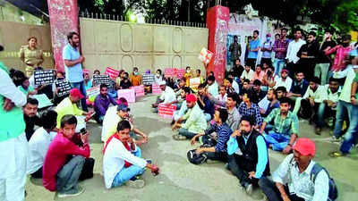 Talks between Allahabad University administration and protestors fail before start