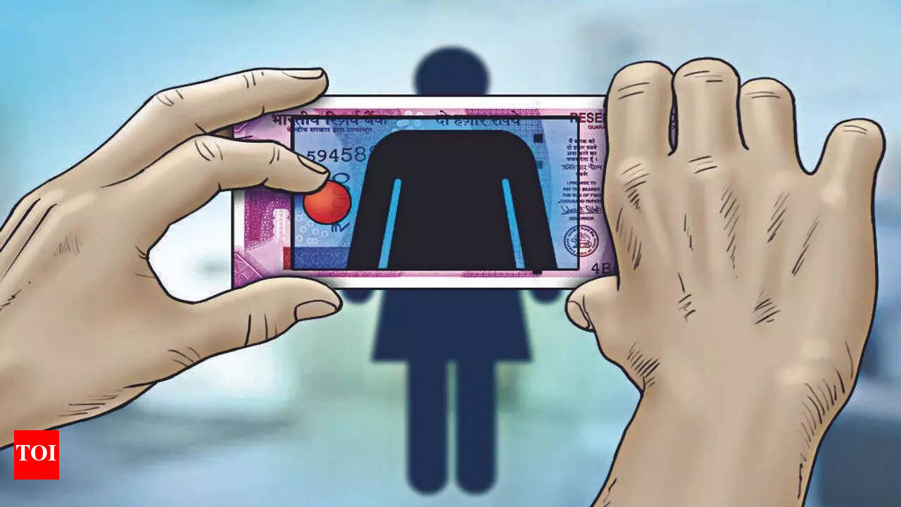 Girls Hostel Worker Caught Making An Obscene Video | Kanpur News - Times  of India
