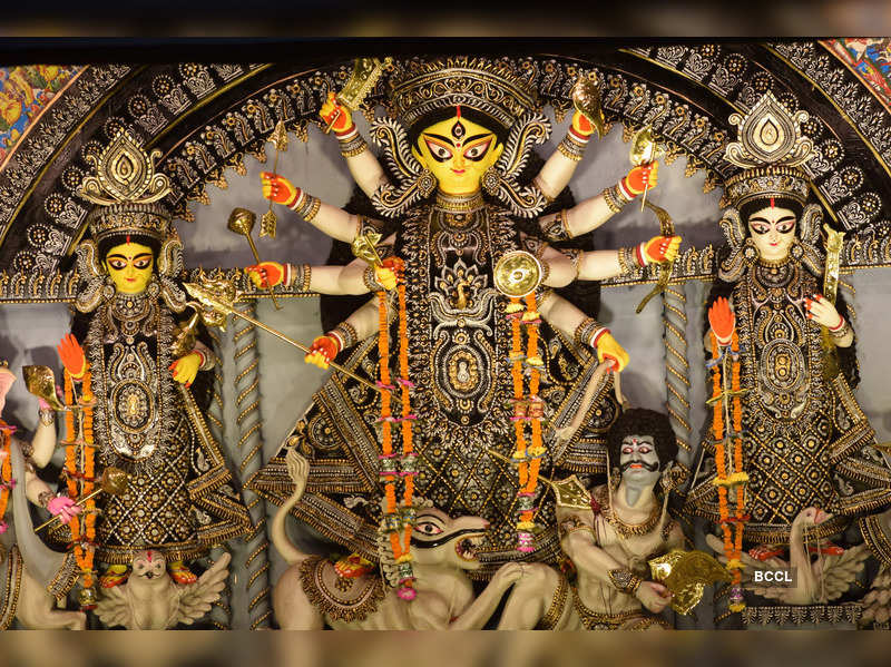 Happy Durga Puja 2022: Top 50 Wishes, Messages and Quotes to share with your loved ones