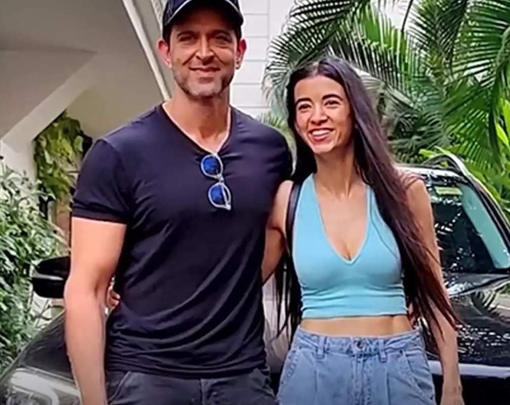 
Hrithik Roshan and his girlfriend Saba Azad are all smiles as they pose for cameras
