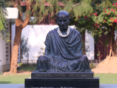 Gandhi Jayanti wishes to enlighten the lives of your loved ones