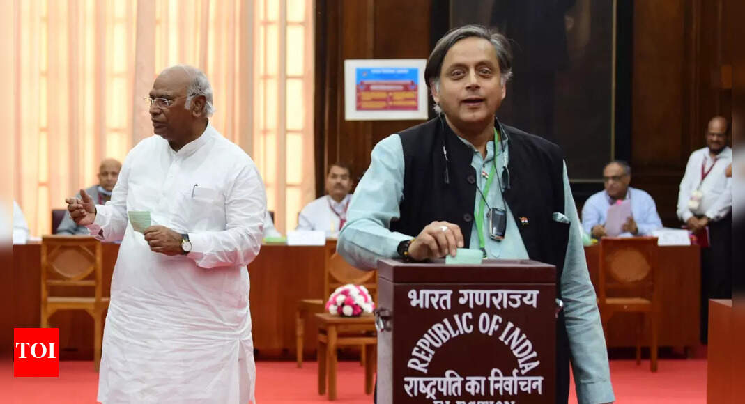 It&rsquo;s Kharge vs Tharoor for Cong prez, Diggy drops out