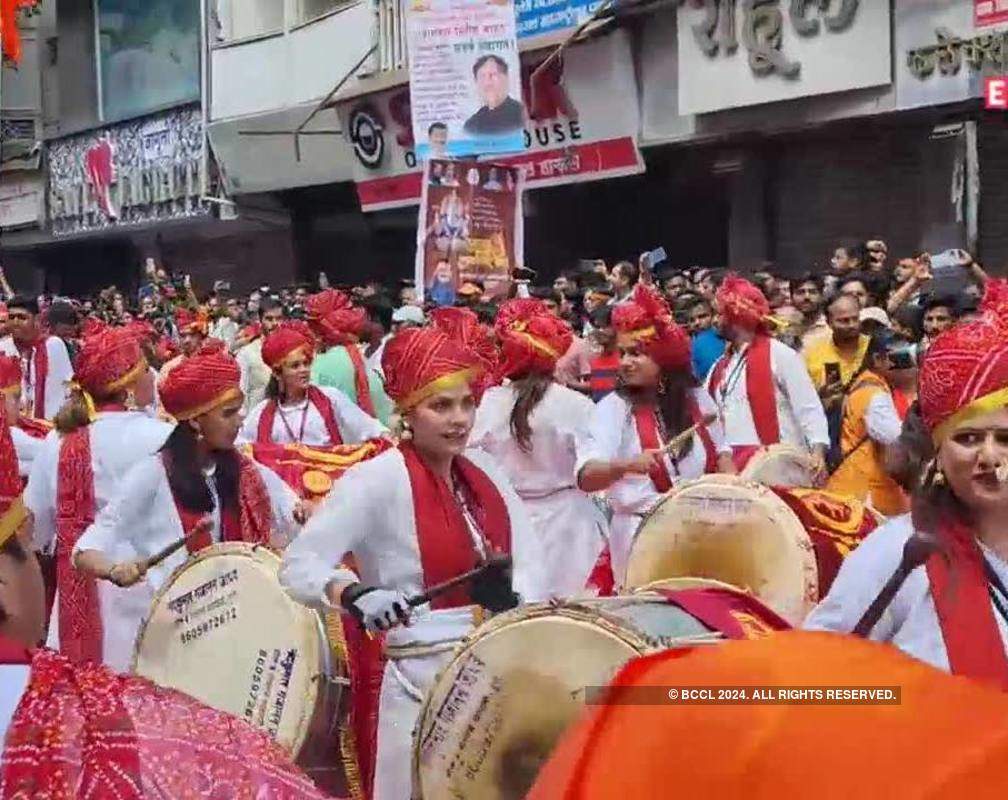 
Actor Anuja Sathe was spotted during the Ganeshotsav visarjan procession
