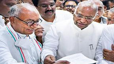 Madhya Pradesh: Digvijaya Singh oppositions out of party poll after RS Mallikarjun Kharge decides to contest