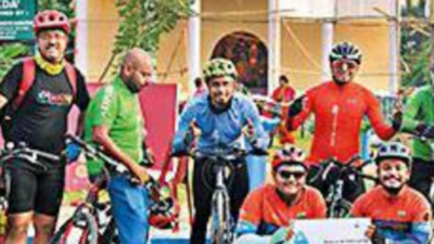 Kolkata: Cycle rides to pujas spread green message