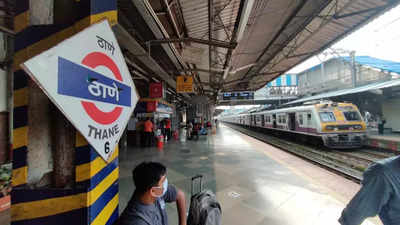 Train jumps signal at Thane station, disrupts CR services for nearly 1 hour