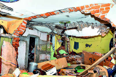 Freak LPG cylinder blast kills two, injures five