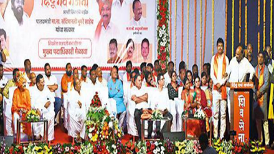 Maharashtra: Uddhav Thackeray, Eknath Shinde camps prepare for Dasara rallies to show their strength