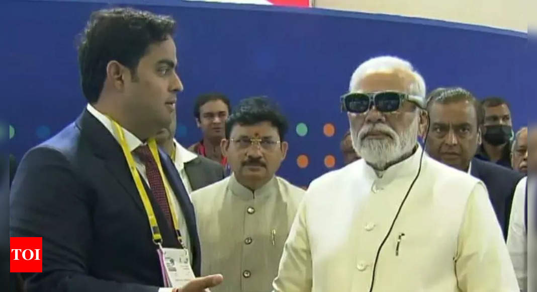PM Modi launches 5G services at IMC 2022: Experiences Jio Glass, drives car and more – Times of India