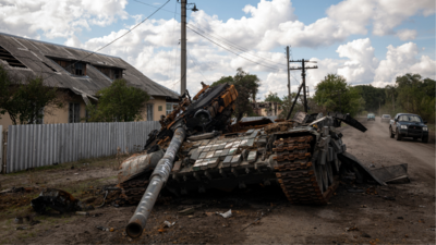 Ukraine encircles thousands of Russian troops at Lyman stronghold