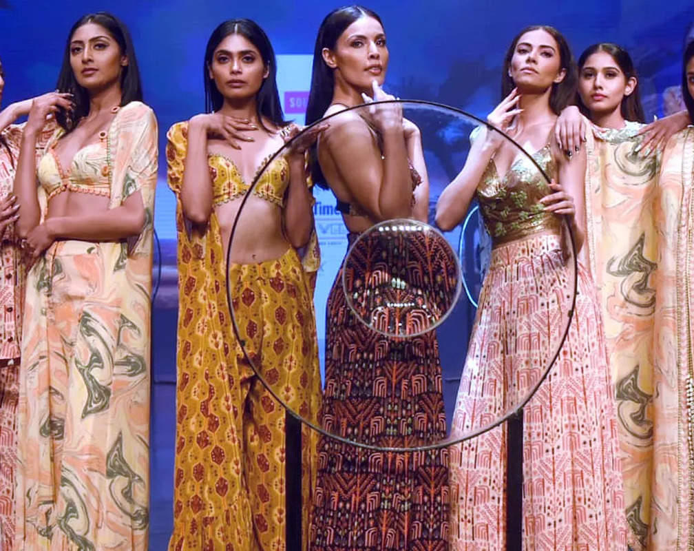 
Sonakshi Sinha takes to the ramp at Bombay Times Fashion Week 2022
