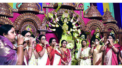 Idols unveiled, Durga puja celebrations get the pomp & grandeur back