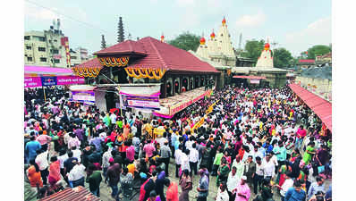 Heavy rush in Kolhapur, nearly 5L visit Mahalaxmi temple on Saturday