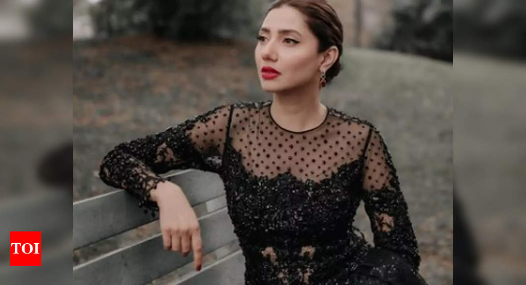 Here’s what Mahira Khan replied to a netizen who criticised her attending an awards night amidst Pakistan floods – Times of India