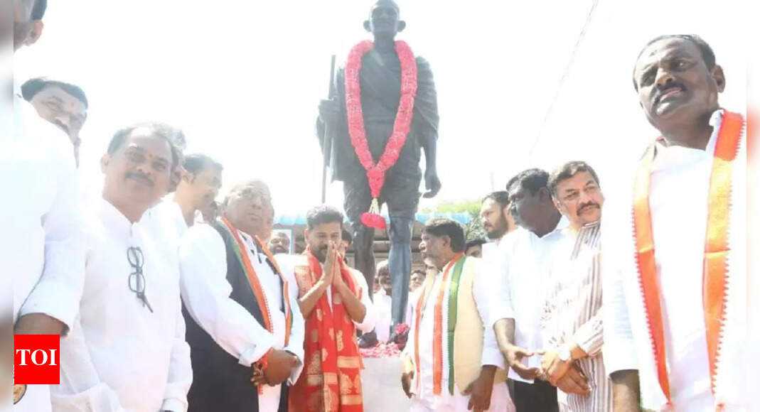 Youth should follow Gandhian ideals and defeat divisive forces ...