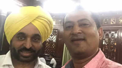 BJP suspends ex-spokesperson Kishansinh Solanki after 'selfie' with Punjab CM Bhagwant Mann