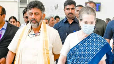Sonia Gandhi arrives in Mysuru for Bharat Jodo Yatra's Karnataka leg, to join march on October 6