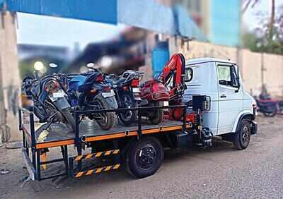 CCP to use hydraulic vehicles to lift poorly parked two-wheelers in city