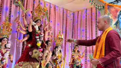 Kolkata techie doubles up as purohit to do 3 Durga Pujas