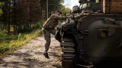 Ukraine forces push forward on 2 fronts