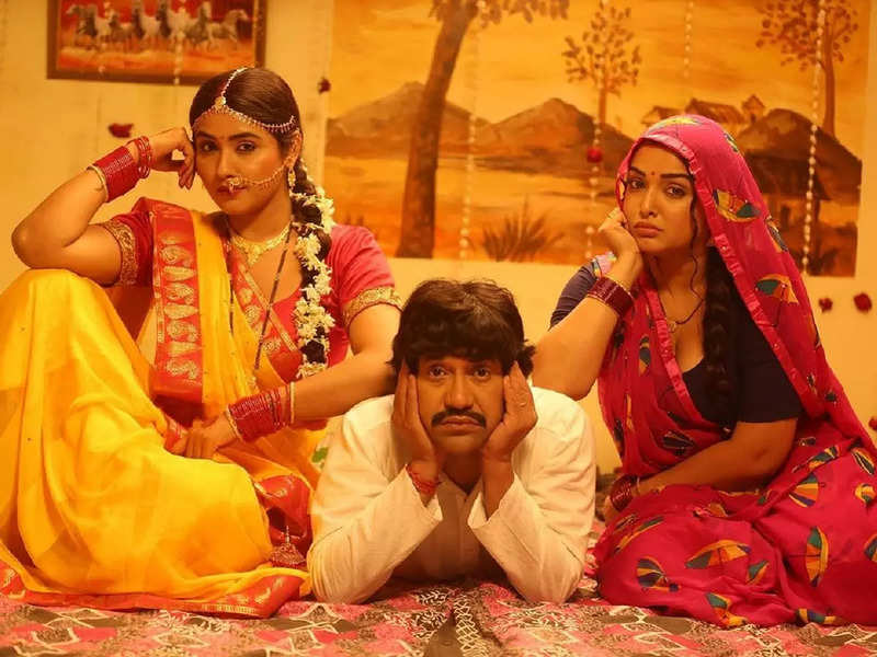 Mere Husband Ki Shadi Hai': Kajal Raghwani shares a lovely pic with  co-stars Nirahua and Aamrapali Dubey from the set | Bhojpuri Movie News -  Times of India