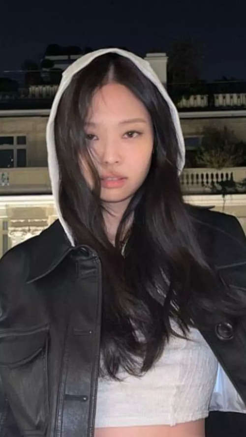 BLACKPINK's Jennie Opens Up About Her Travel Routines, New Year Wishes, And  More