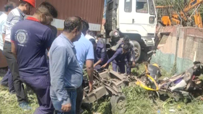 Gujarat: 10 killed, 7 injured after truck hits three-wheeler in Vadodara