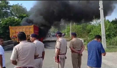 Haryana: Speeding truck mows down 2 youths in Yamunanagar, villagers block road