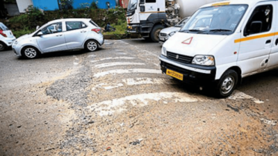 Pune: Man falls from bike after hitting speed breaker on Katraj