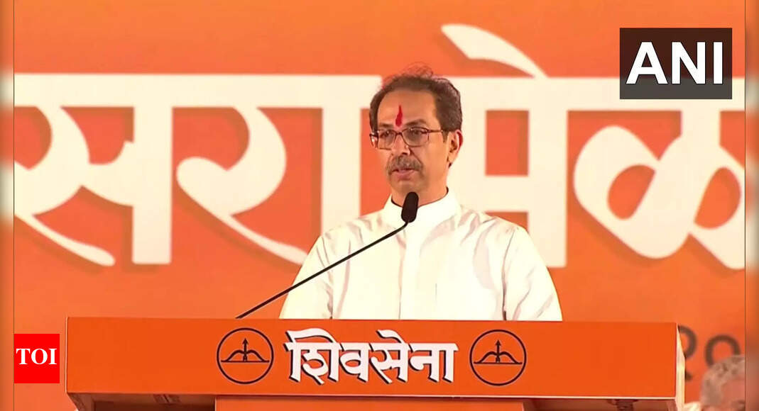 Live: Uddhav, Shinde arrive at respective Dussehra rallies