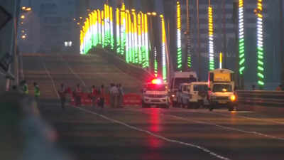 Mumbai: 5 dead as speeding car drives into Bandra-Worli accident site, ambulance hit too