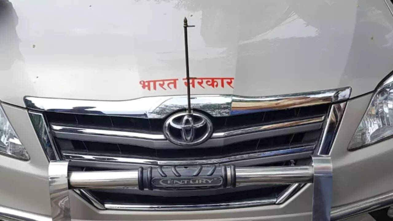 Use of Boards to park the cars - Times of India