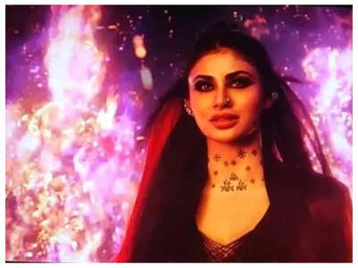 Mouni reacts to fan commenting on Alia's role