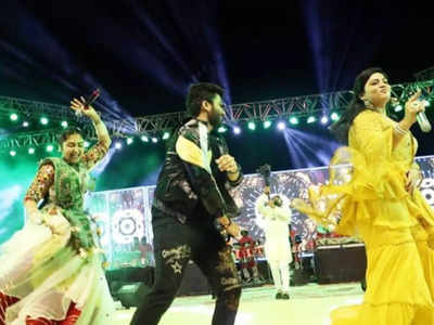 Bhoomi Trivedi and Vraj Kshatriya treated the crowd with their melodious vocals this Navratri season