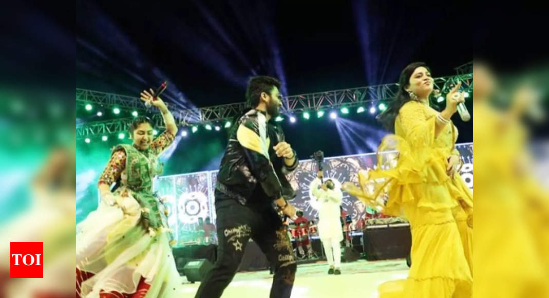 Bhoomi Trivedi and Vraj Kshatriya treated the crowd with their