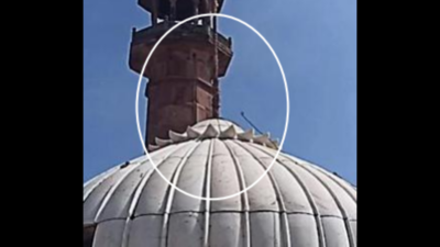 Bhopal: Gold part of Moti Masjid finial on dome stolen