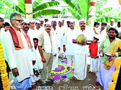 Muslim cop sets an Ayudha Puja example