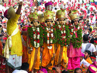 Varanasi: Navaratra festivities conclude with Bharat Milap enactment