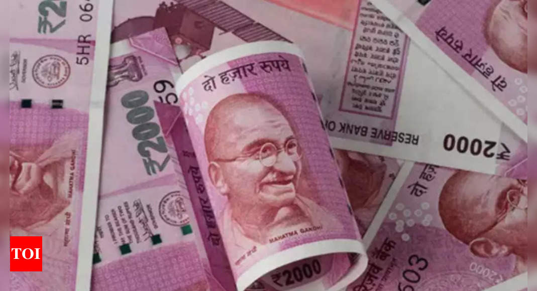 Rupee closes at lifetime low of 82.33/$ – Times of India